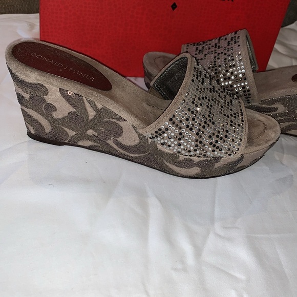 Gently Loved Wedge Taupe Frida Slide By Donald J Pliner - Picture 2 of 9